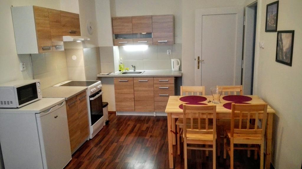 Jezerka Apartments Прага Экстерьер фото