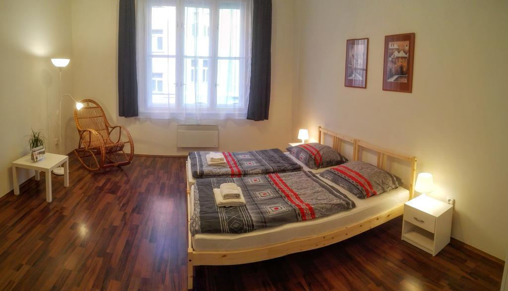 Jezerka Apartments Прага Экстерьер фото
