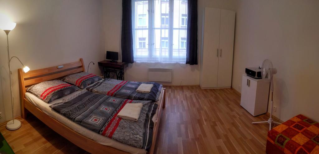 Jezerka Apartments Прага Экстерьер фото