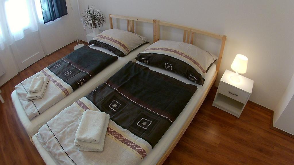 Jezerka Apartments Прага Экстерьер фото