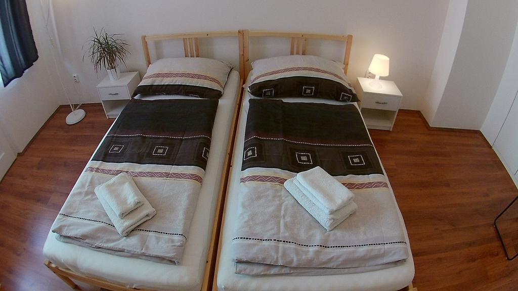 Jezerka Apartments Прага Экстерьер фото
