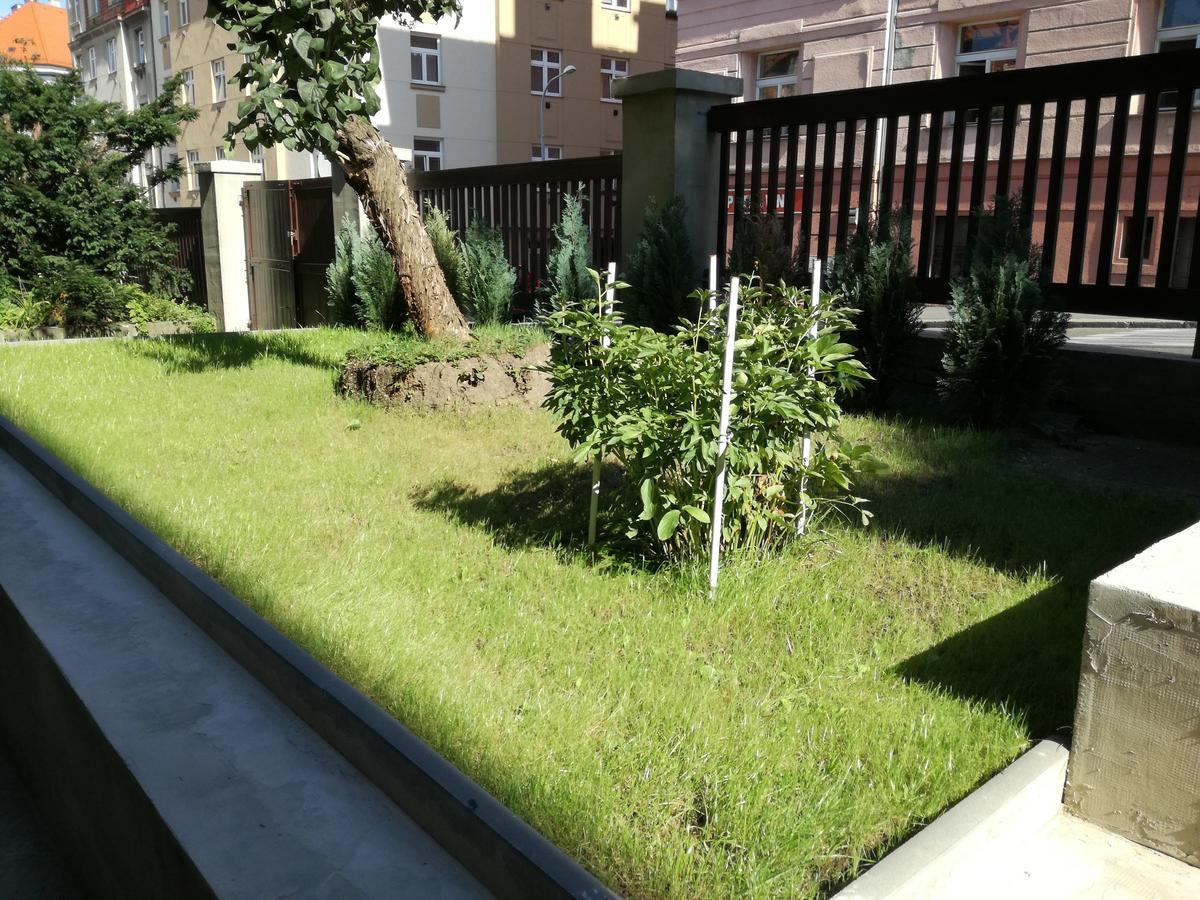 Jezerka Apartments Прага Экстерьер фото