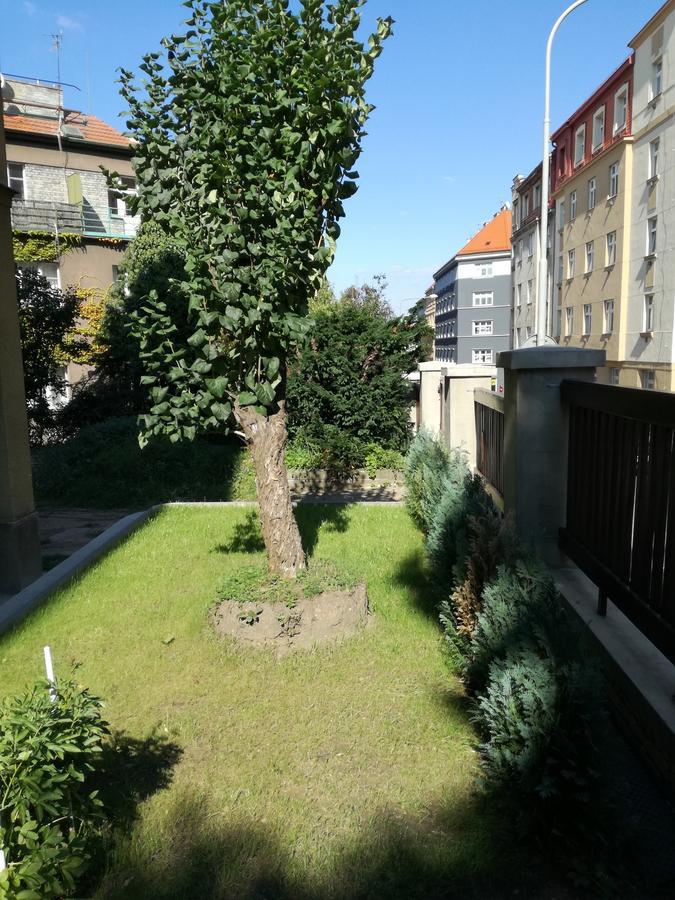 Jezerka Apartments Прага Экстерьер фото