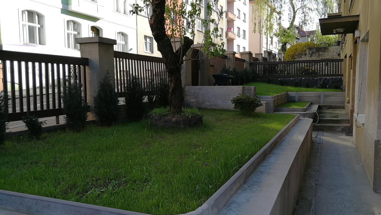 Jezerka Apartments Прага Экстерьер фото
