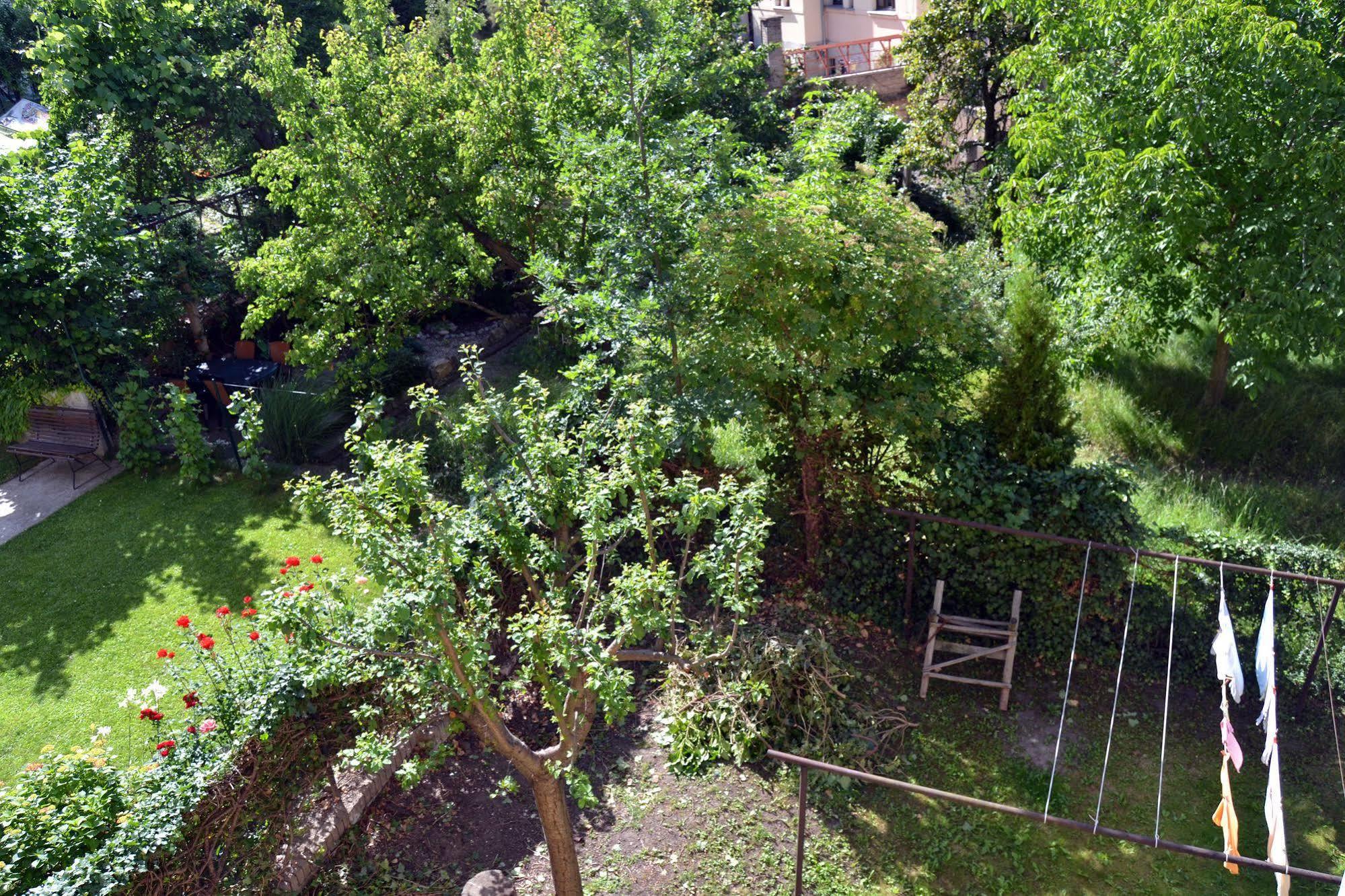 Jezerka Apartments Прага Экстерьер фото