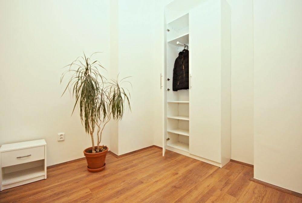 Jezerka Apartments Прага Экстерьер фото