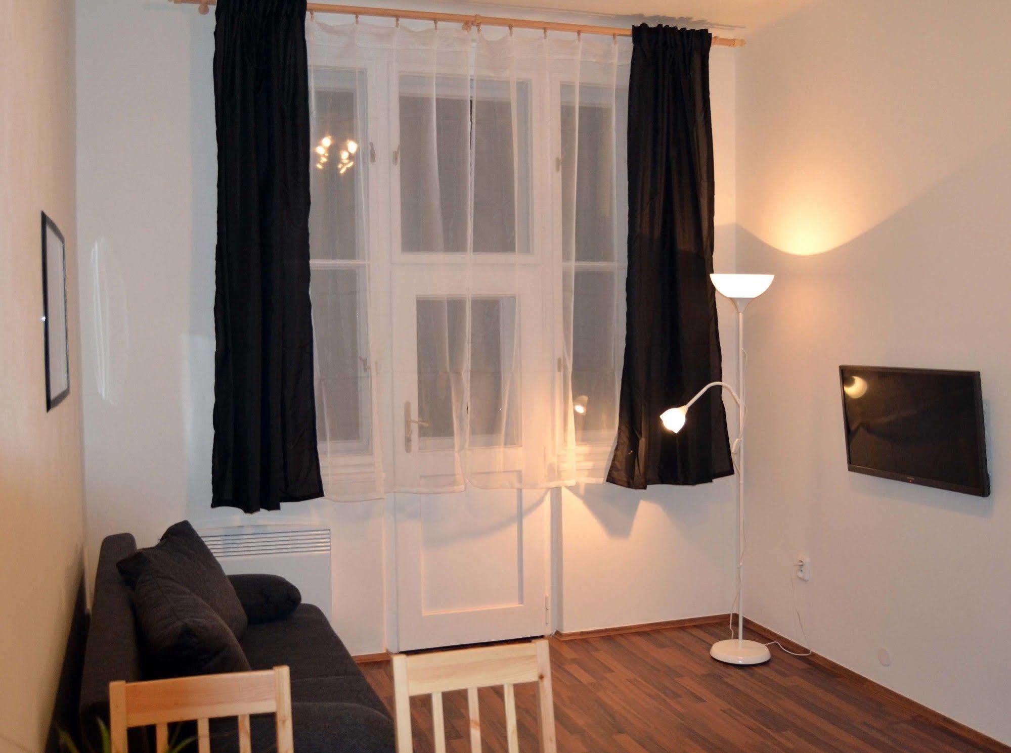 Jezerka Apartments Прага Экстерьер фото