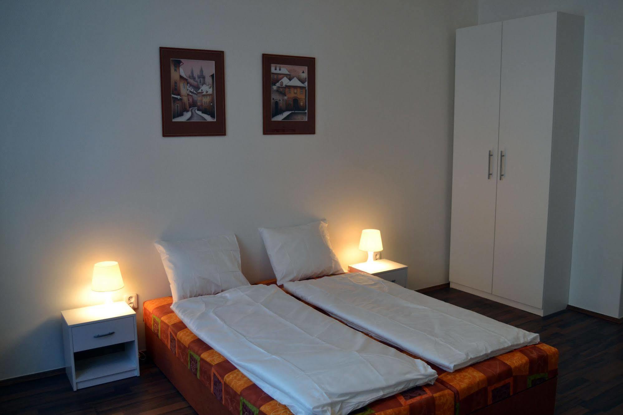 Jezerka Apartments Прага Экстерьер фото