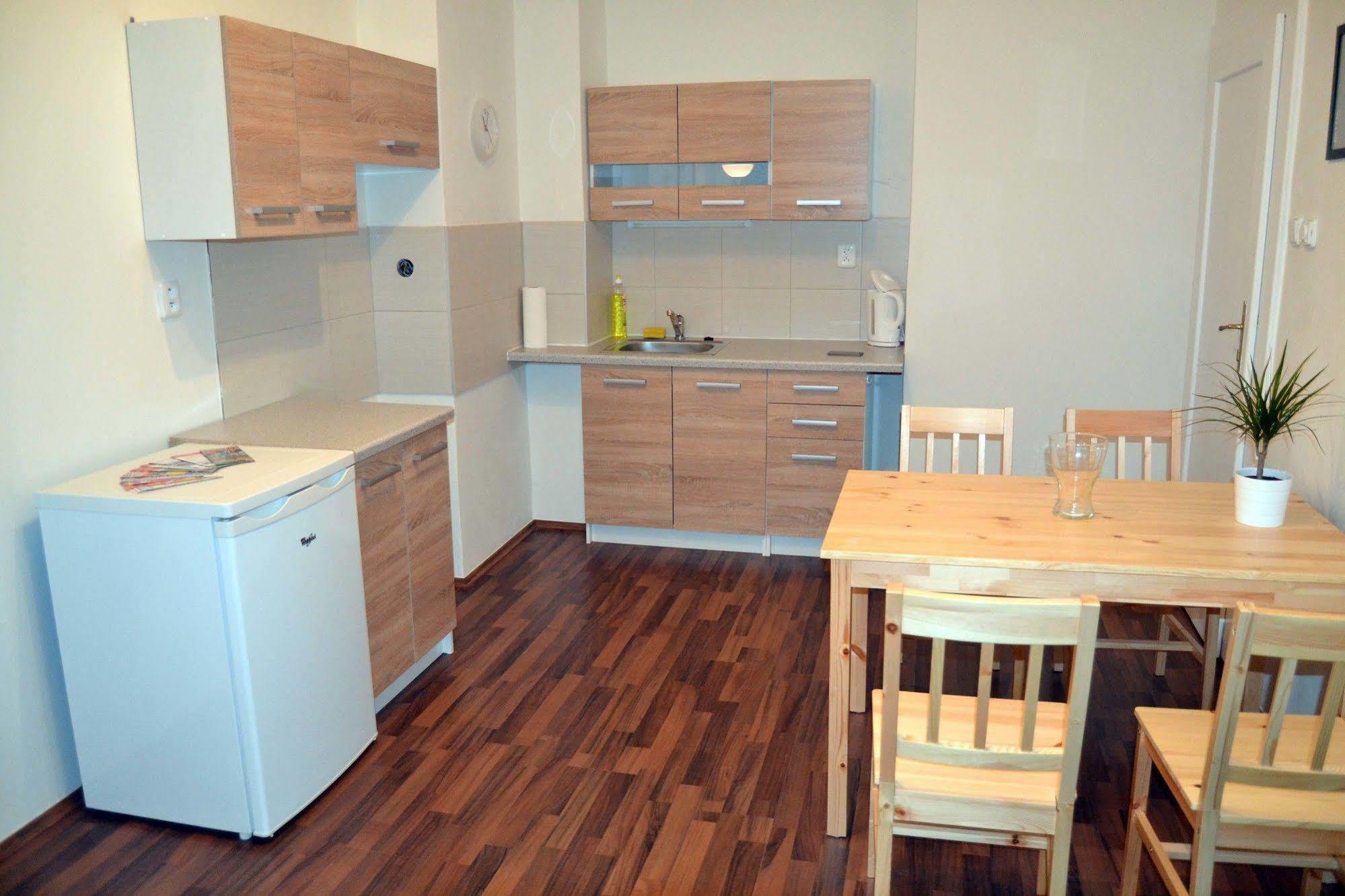 Jezerka Apartments Прага Экстерьер фото