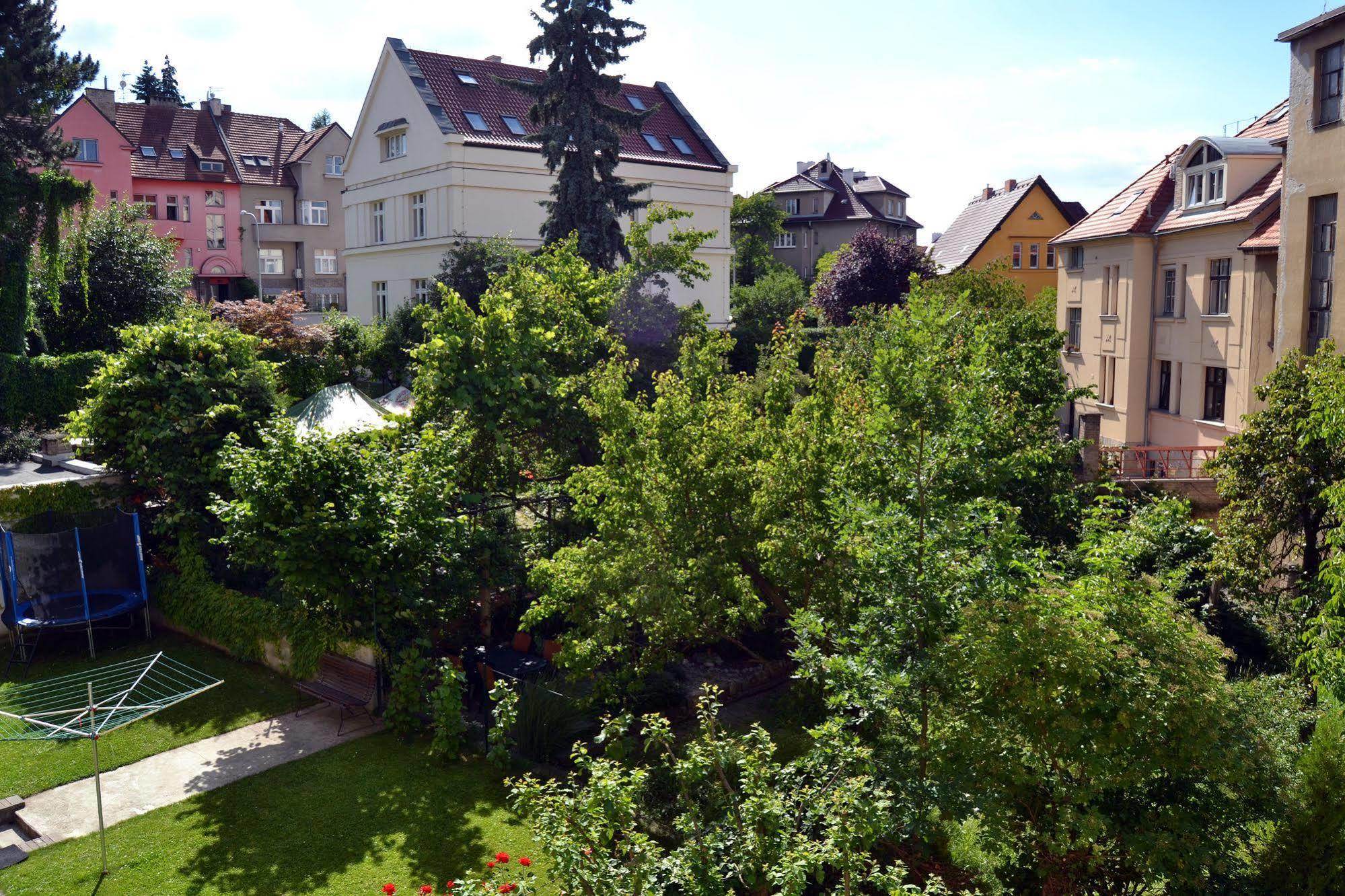 Jezerka Apartments Прага Экстерьер фото