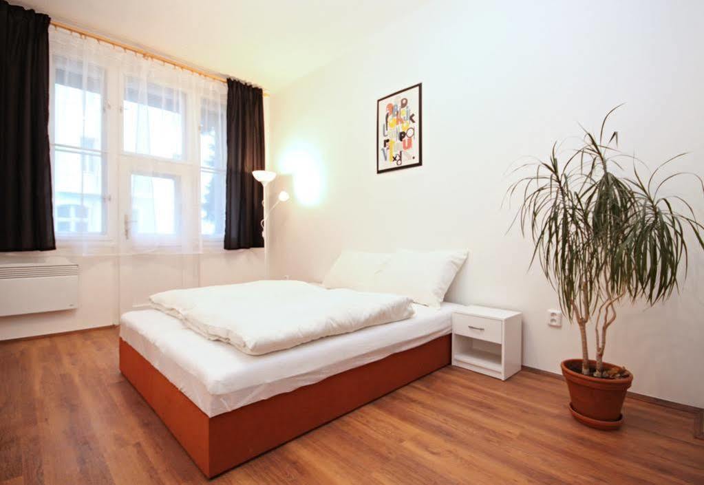 Jezerka Apartments Прага Экстерьер фото